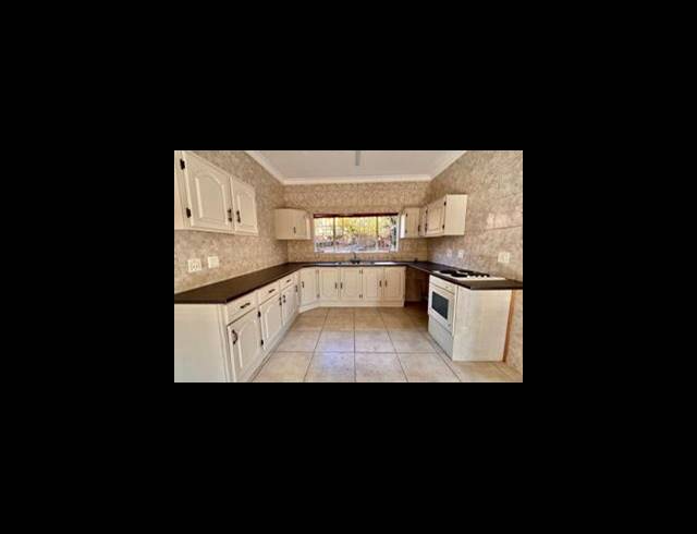 3 BEDROOM HOUSE FOR SALE IN OAKDENE